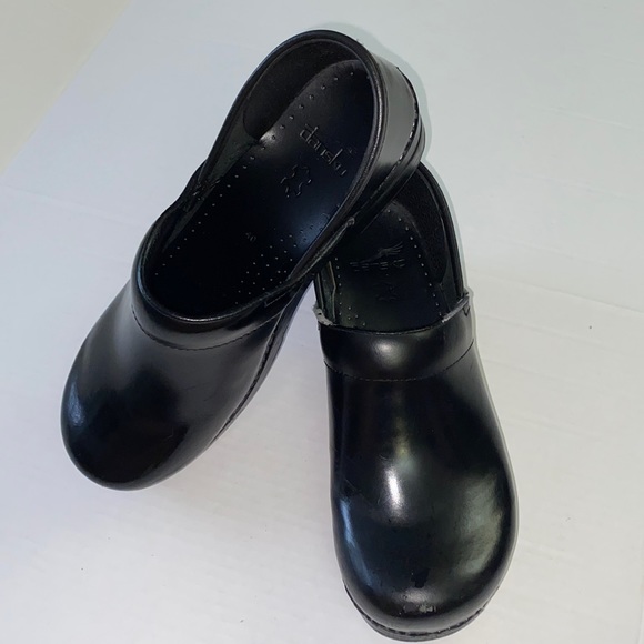 Dansko Shoes - Dansko Clogs EUC 40